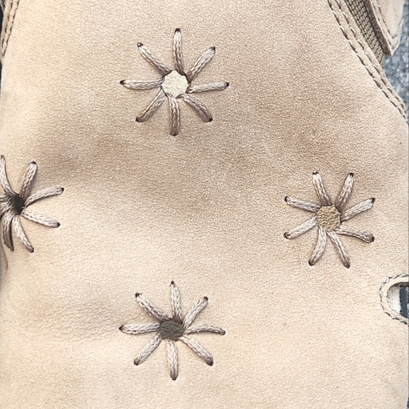 Aerosoles Flower Bed Tan Nubuck Leather Sandals 7 - Picture 6 of 10